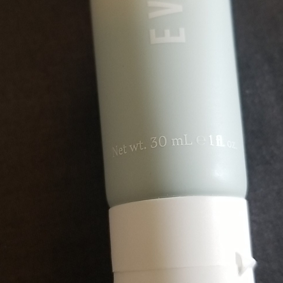 Evio Beauty Pore-Fect Primer - Picture 3 of 4